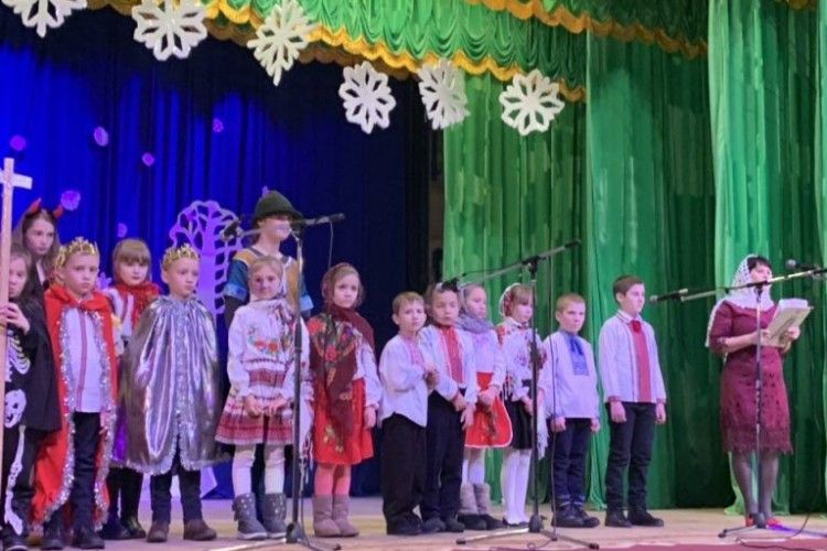 «Ясна зоря засвітила» у Ратному
