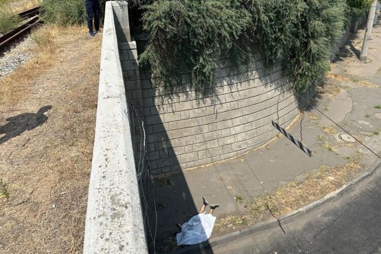 Чоловік загинув, стрибнувши з мосту під час втечі від поліції та ТЦК