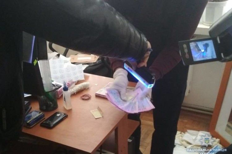 Підозрюваний у хабарництві сільський голова з Маневицього району може сісти за ґрати на термін до десяти років