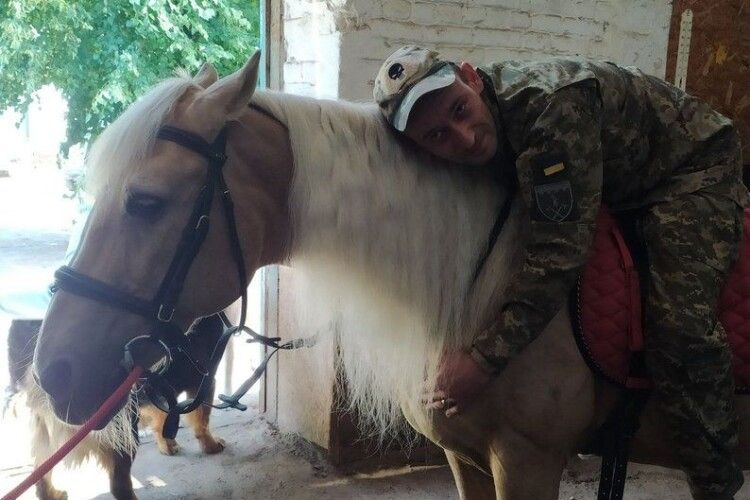 Волинських ветеранів запрошують на реабілітацію з допомогою коней