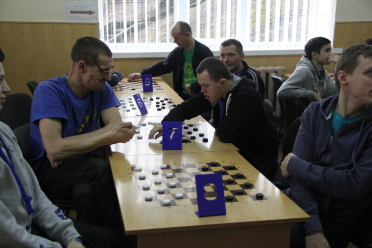 У Луцьку організували змагання з шашок-64 серед осіб з інвалідністю