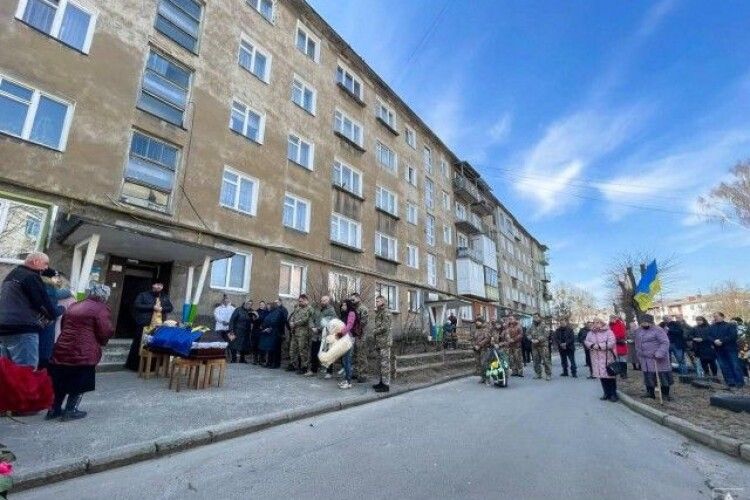 На Волині попрощалися із ще одним загиблим на війні Героєм