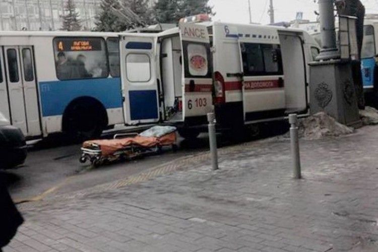 У центрі Вінниці прогримів вибух у тролейбусі, є постраждалі