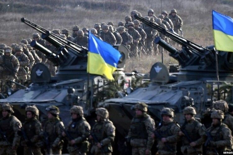 Українці збили ще один літак, а окупанти масово покидають техніку
