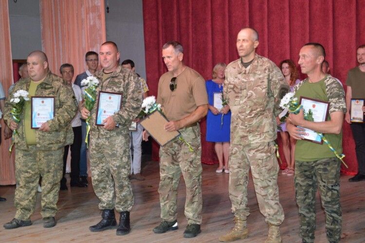 У місті залізничників нагородили військових і волонтерів (Фото)
