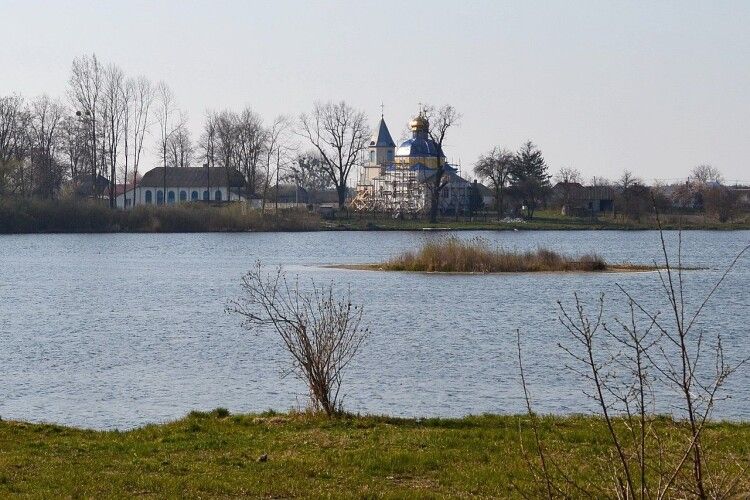 Допоможіть озеру: на Ковельщині до очищення відомої водойми залучать екологів