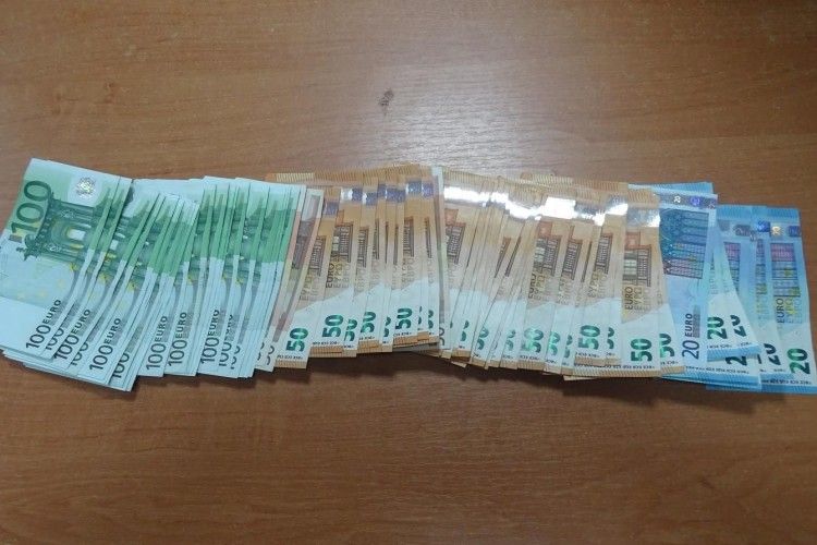 Незадекларовані понад 24 тисячі євро виявили правоохоронці на кордоні з Польщею (Фото)