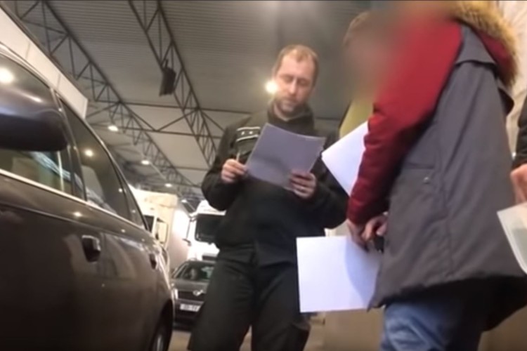 На кордоні зі Словаччиною в українців вимагали хабарі (Відео)