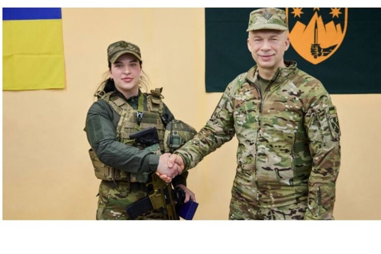 Головнокомандувач ЗСУ Сирський відзначив військову з Волині