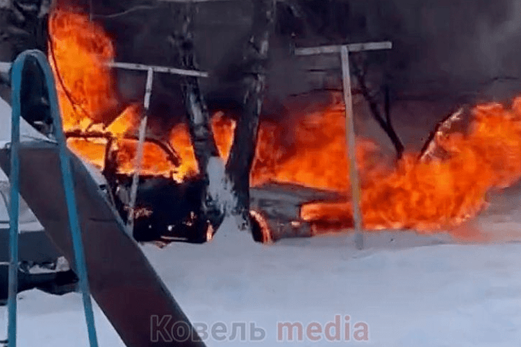 На Волині загорілася автівка, коли водійка намагалася її завести (Відео)