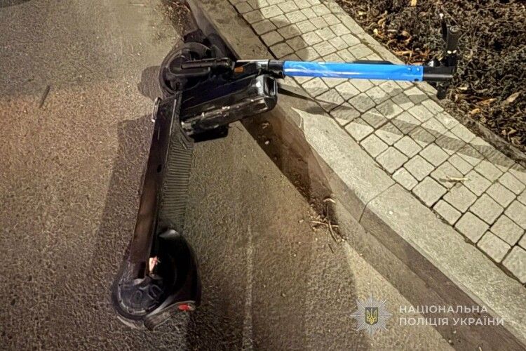 У Луцьку під колеса автівки потрапили двоє підлітків на самокаті