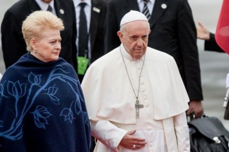 Папа Римський гайнув у прибалтійське турне