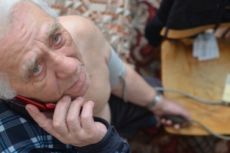 Помстився за політичні погляди: пенсіонер заявив поліції, що сусід має гранату