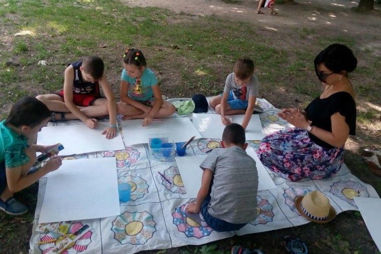 Луцьких малюків навчали розпізнавати палітру літньої пори