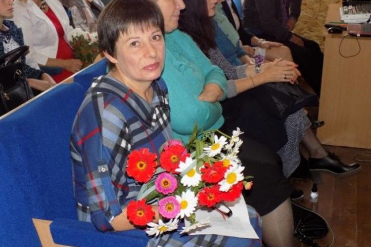 Поетесу з Любешівщини відзначили у Парижі