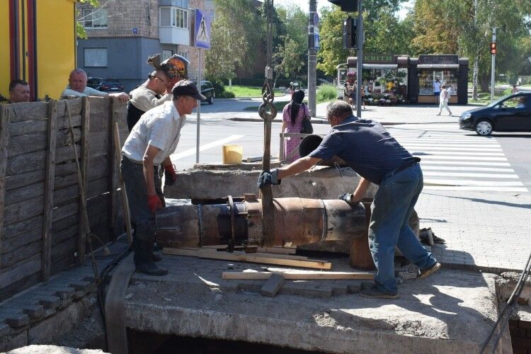 У лучан, які мешкають в центрі, три дні не буде гарячої води