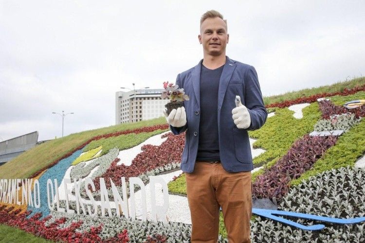 Олімпійський чемпіон Олександр Абраменко став квітковою клумбою
