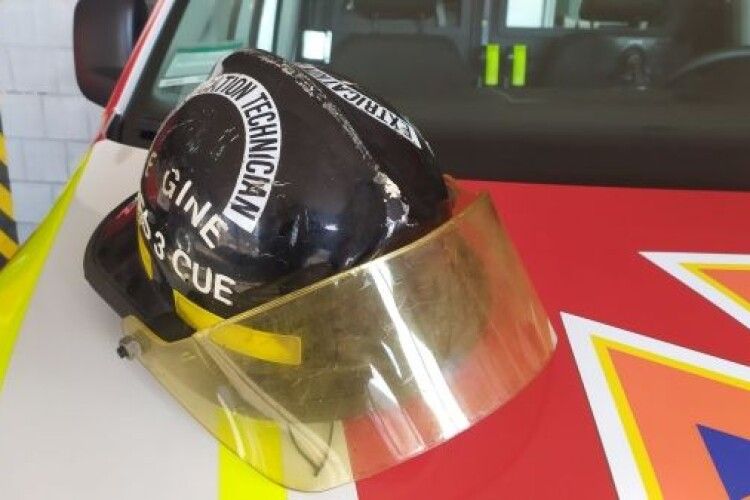Сарненські рятувальники отримали пам`ятну каску американського пожежника