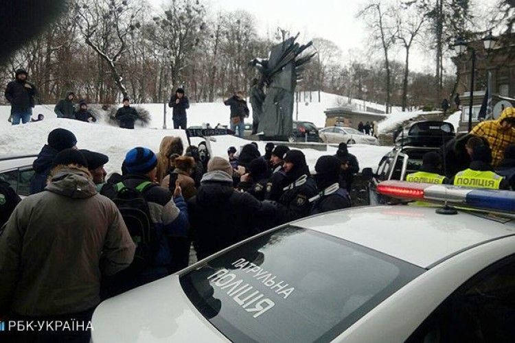 Активісти зібралися «в гості» до Петра Порошенка