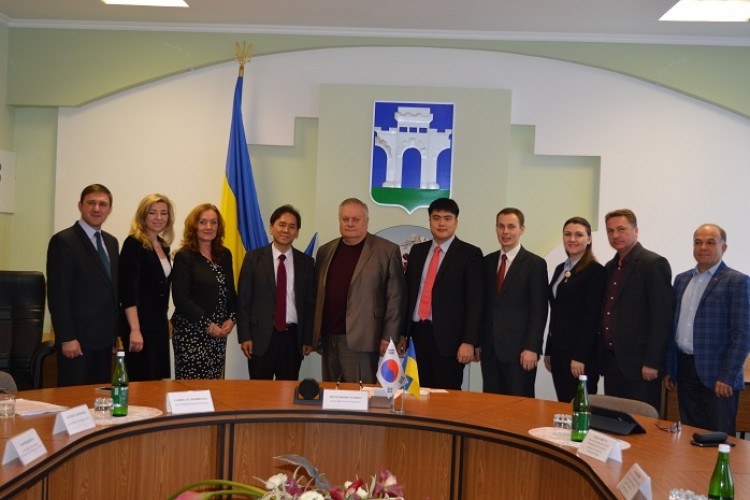 Міський голова Рівного хоче знайти місто-партнер у Південній Кореї