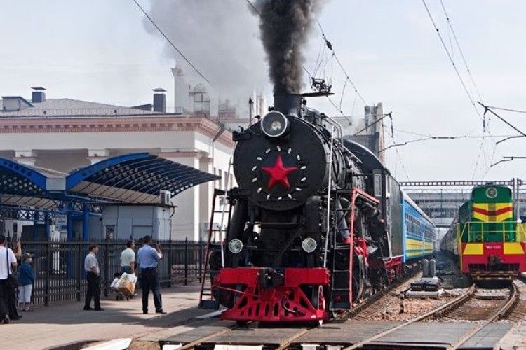 «Укрзалізниця» зізналася, що українців возять локомотиви-«пенсіонери»  