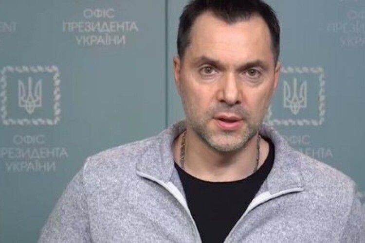 Тактика не змінилася: Арестович розповів про характер воєнних дій на 27 день війни в Україні