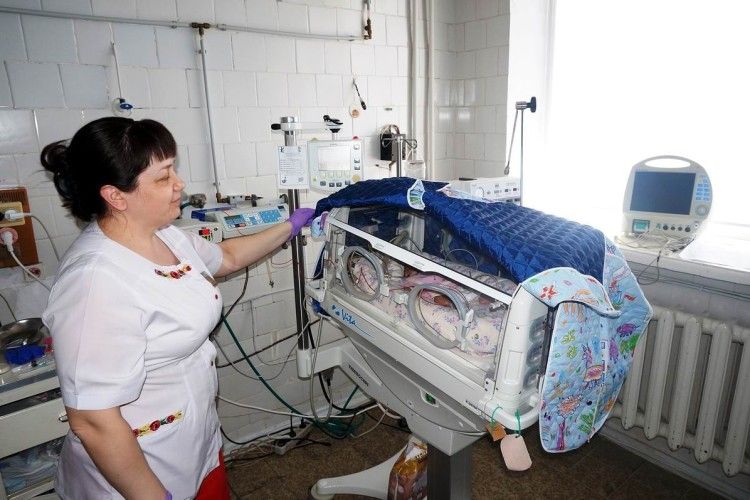 Крихітним новонародженим волинянам в інкубаторах буде зручно