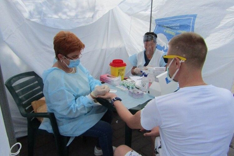 У Луцьку під час вуличного тестування на ВІЛ та гепатит виявили 1 хворого