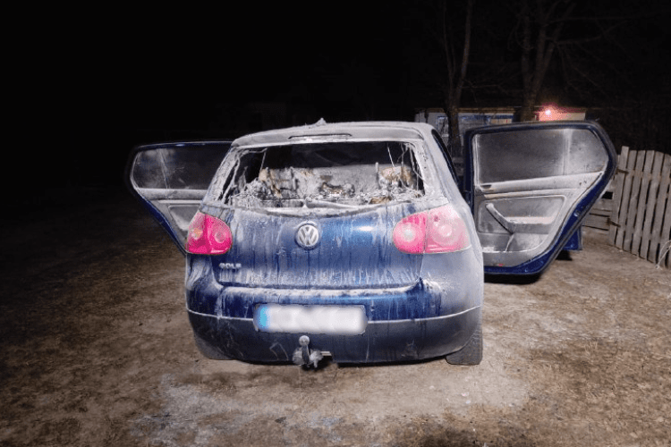 На Волині 21-річний молодик підпалив чужий автомобіль