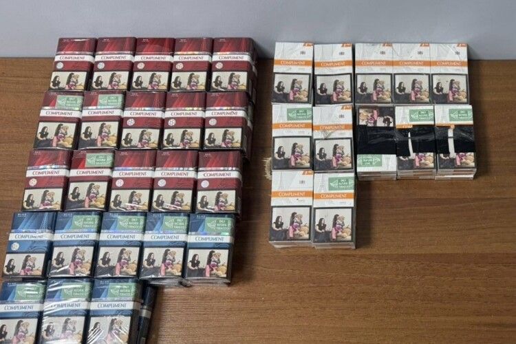 Волинські митники знайшли тютюновий «сюрприз» у вантажівці