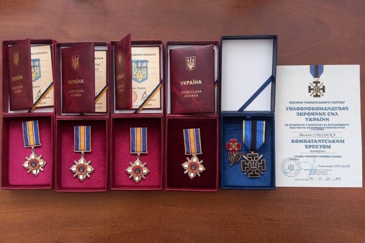 Ордени, омиті сльозами: на Волині вручили нагороди сім'ям п'яти полеглих Захисників