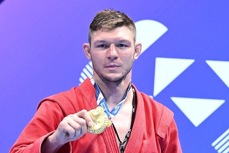 Непереможний український чемпіон світу виграв бій нокаутом у першому ж раунді