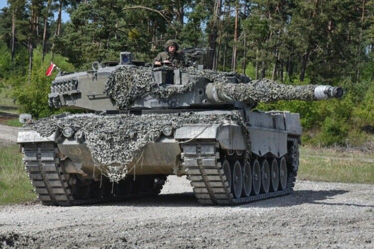 Іспанія відправила в Україну нову партію танків Leopard та іншої техніки