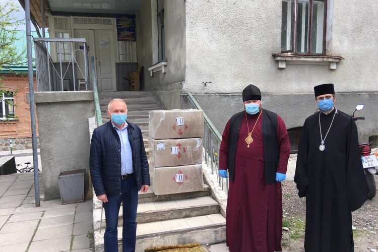 Православна церква України передала допомогу Почаєву (Відео)