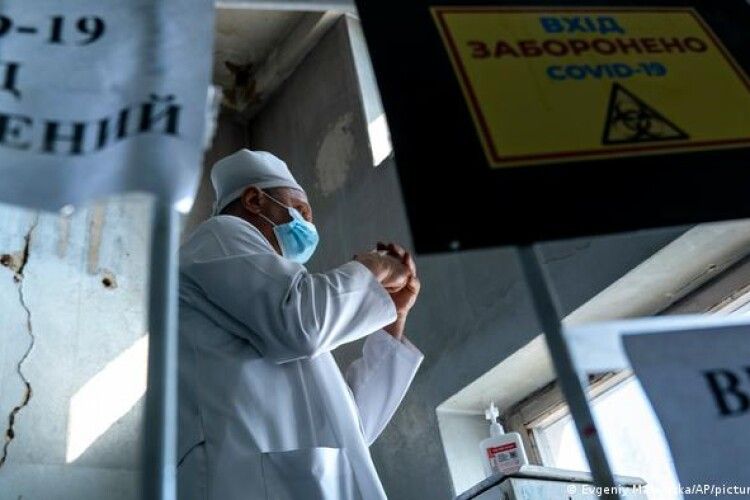 Україна — друга в Європі за щоденною смертністю від коронавірусу