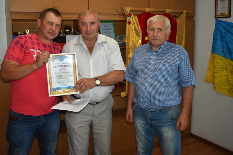 Ініціативні Іваничівці отримали грошові сертифікати