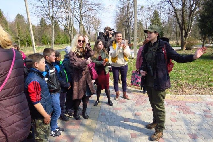  Луцькі школярі закликали птахів віршами та піснями