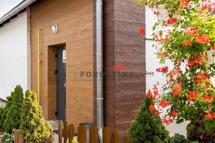 Переваги використання фасадних дощок з акрилу