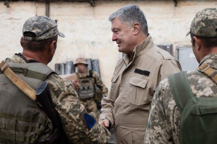 Порошенко побував у підрозділі ППО: хлопці бережуть українське небо від російських ракет