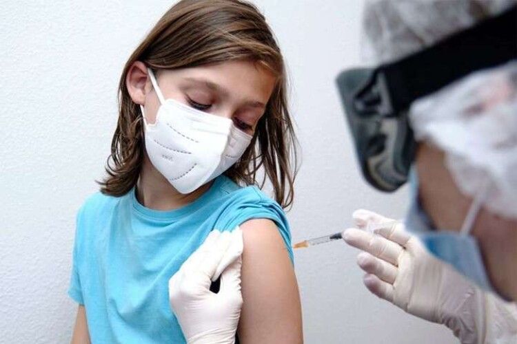 Тисячу за вакцинацію Зеленського зможуть отримати і неповнолітні