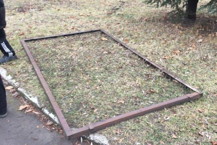 Мисливці за металом залишили без огорожі Рівненський обласний тубдиспансер (фото)
