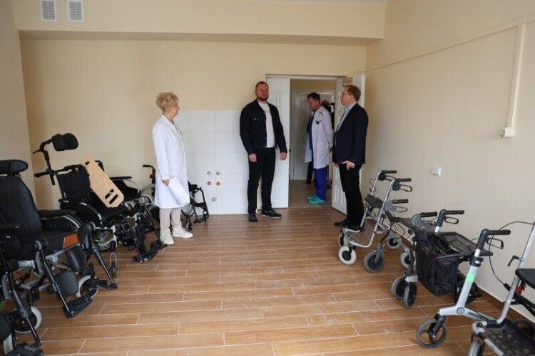 У Луцькій лікарні облаштували відділення реабілітації для пацієнтів після перенесених інсультів та травм (Фото)