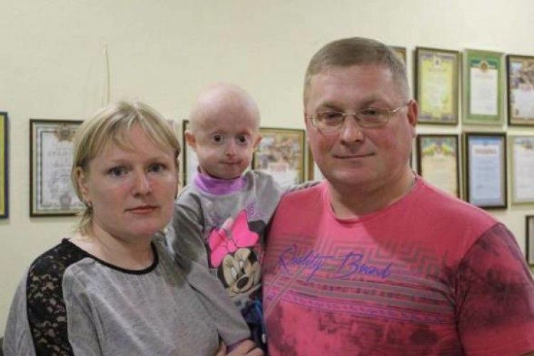 8-річна українка з рідкісною хворобою перенесла унікальну 5-годинну операцію на зубах