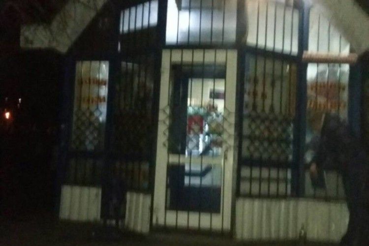 Знайшли черговий міні-маркет, де споюють лучан в нічний час