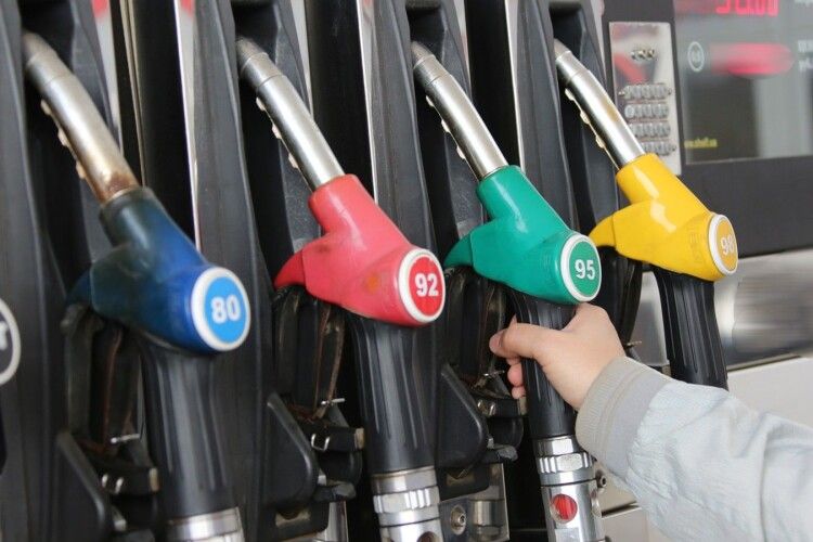 Ціни на бензин продовжують казитися