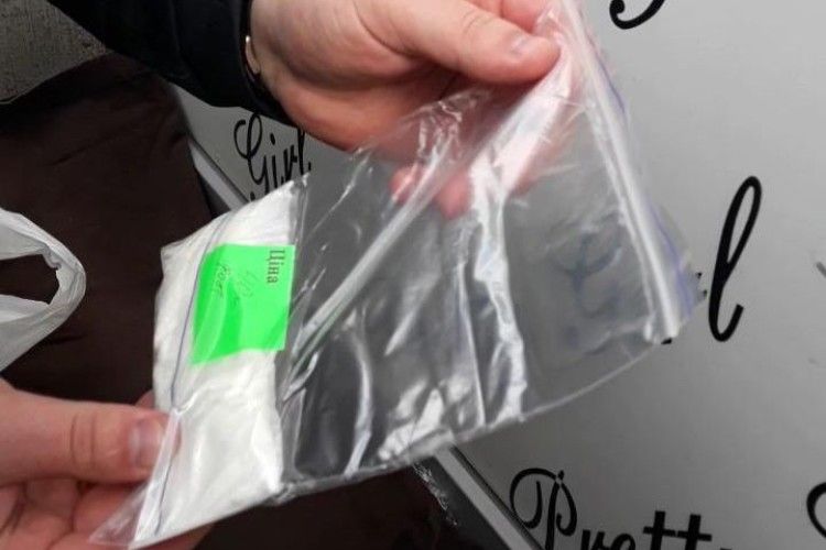 Поліція викрила жителя Луцька у розповсюдженні наркотиків
