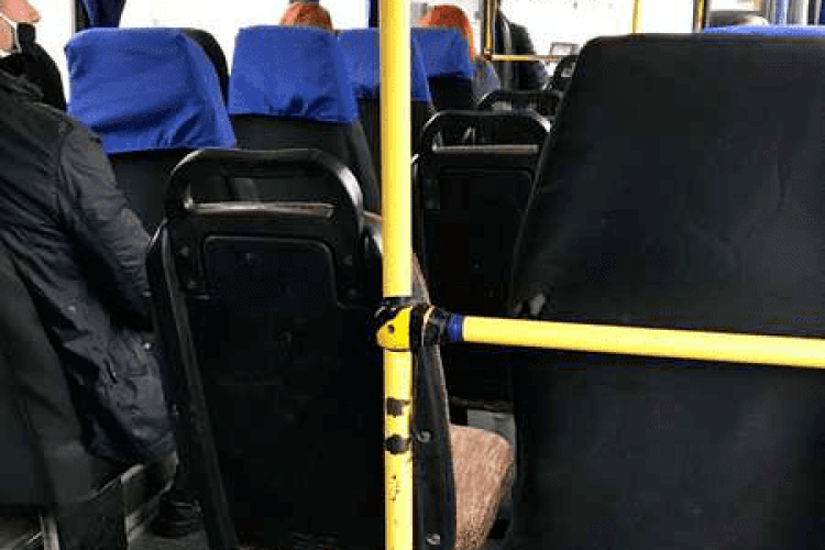Луцький перевізник доставив у салоні автобуса п'ять додаткових сидінь