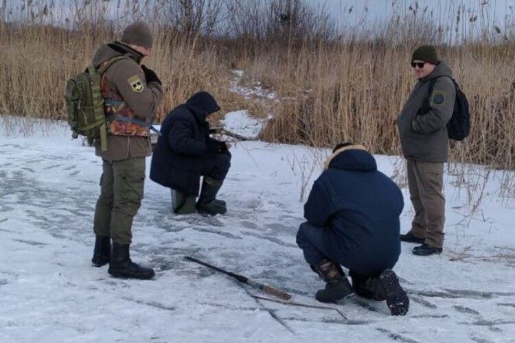 Трьох жителів Луцького району оштрафували за «полювання» на щуку