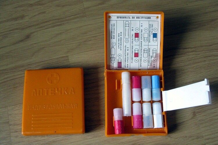 У Франківську двоє підлітків отруїлися знайденими у бомбосховищі таблетками