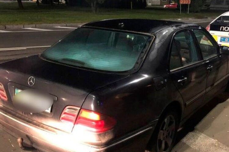 Волинські патрульні виявили автомобіль з дивними номерами